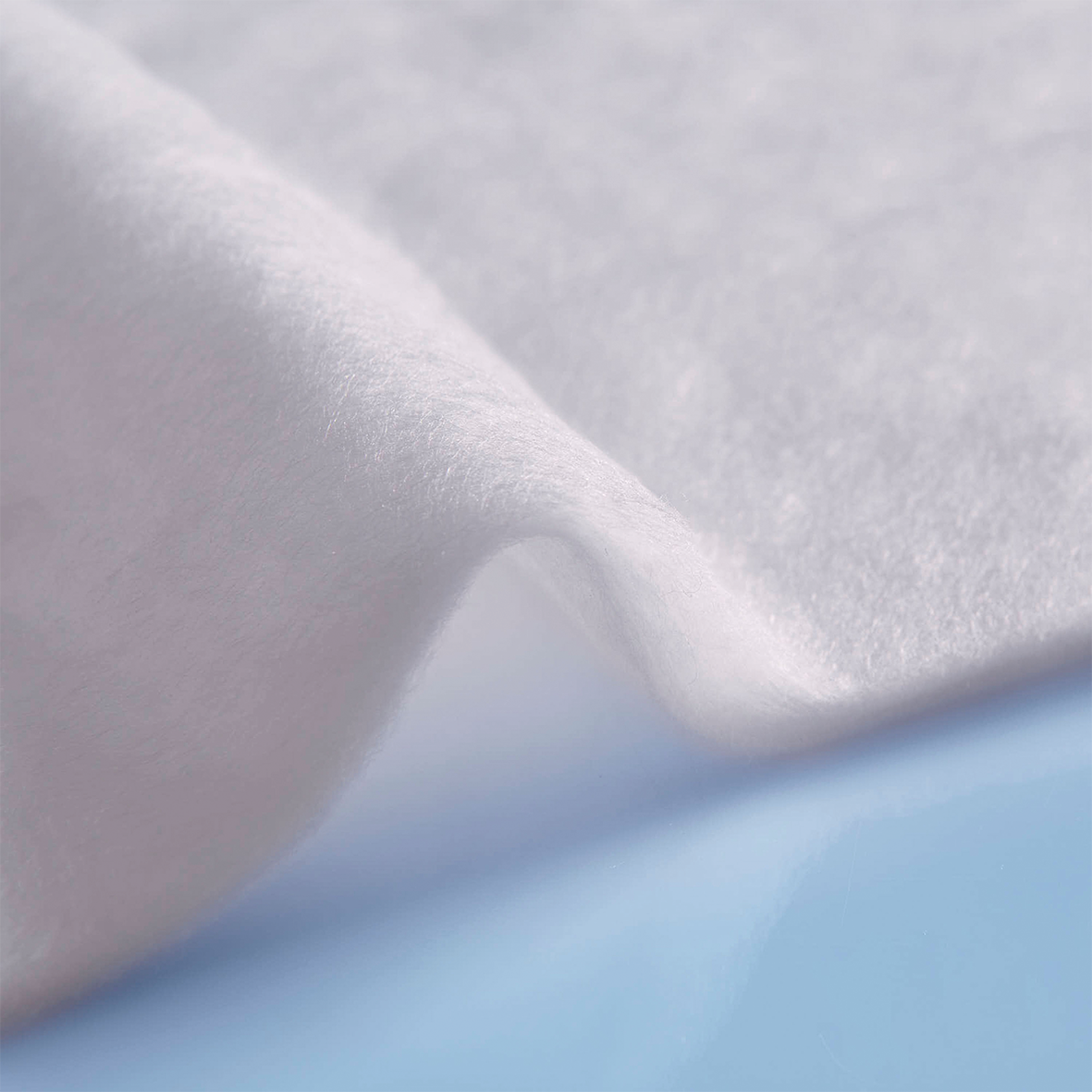 comfortemp® nature Lyocell HO 60x ist ein zu 100 Prozent biologisch abbaubares Volumenvlies mit sehr guter Wärmeisolierung.