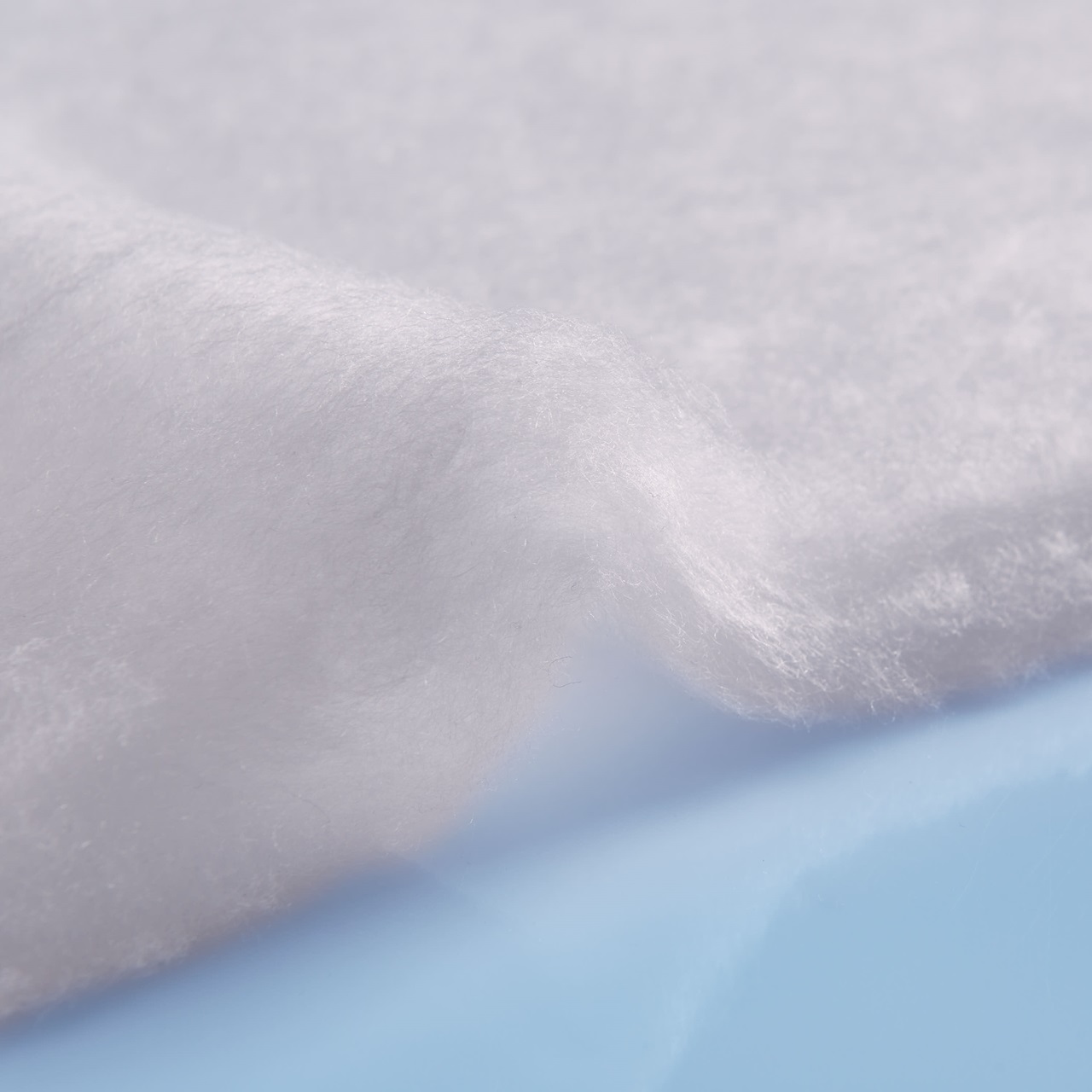 Nominiert für den ISPO Textrends Award Herbst/Winter 2024/25: comfortemp® nature Lyocell HO 60X – das Volumenvlies mit 100-prozentiger biologischer Abbaubarkeit