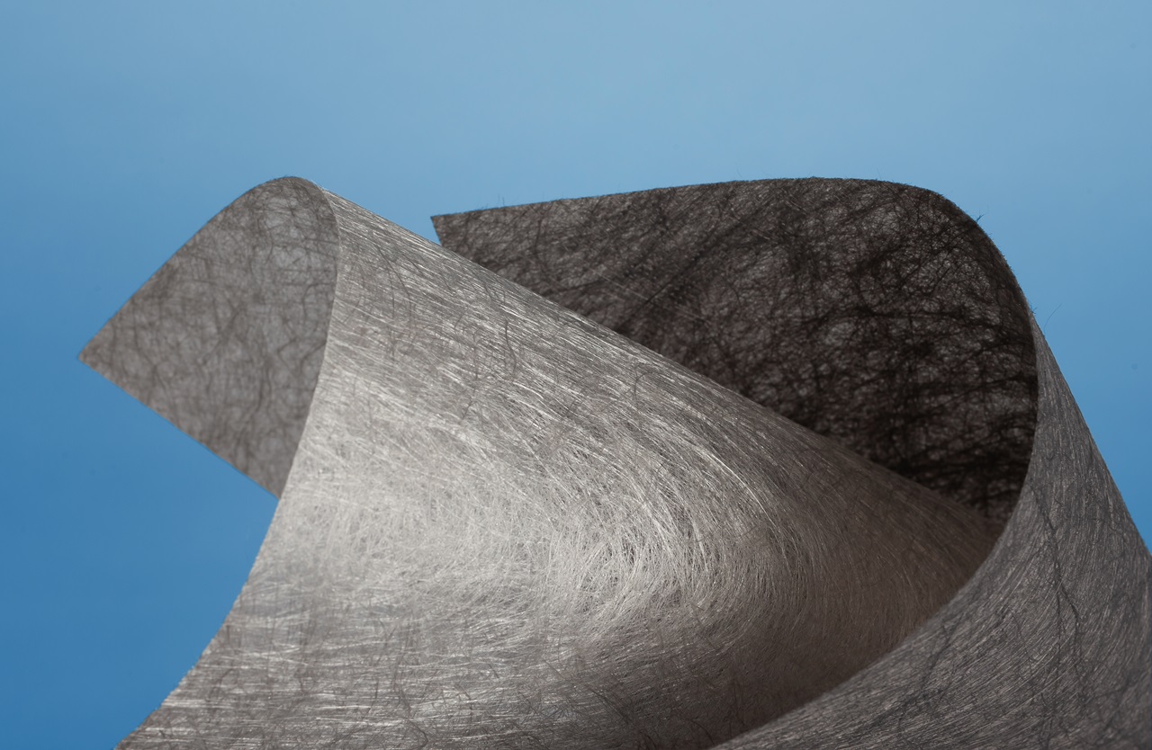 Colback ECO-R- und Lutradur ECO-R-Träger von Freudenberg haben einen Recyclinganteil zwischen 51 und 90 Prozent.