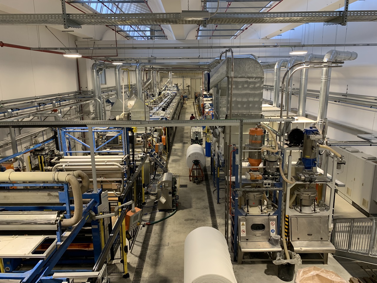 Das innovative Kompetenzzentrum für die Beschichtung und Veredelung von Vliesstoffen, Geweben und Gewirken, erfüllt höchste Ansprüche an Qualität und Nachhaltigkeit.