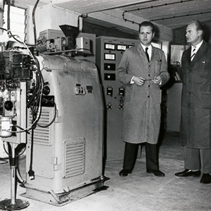 Markteinführung der ersten Spinnvliesstoffe aus Polyamid