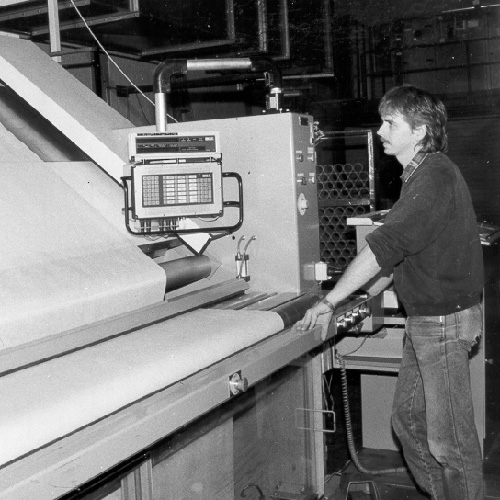 Produktion der ersten Nassvliesstoffe